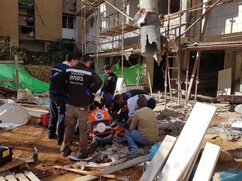 سقوط عامل عن 6 طوابق في ورشة بناء في رعنانا